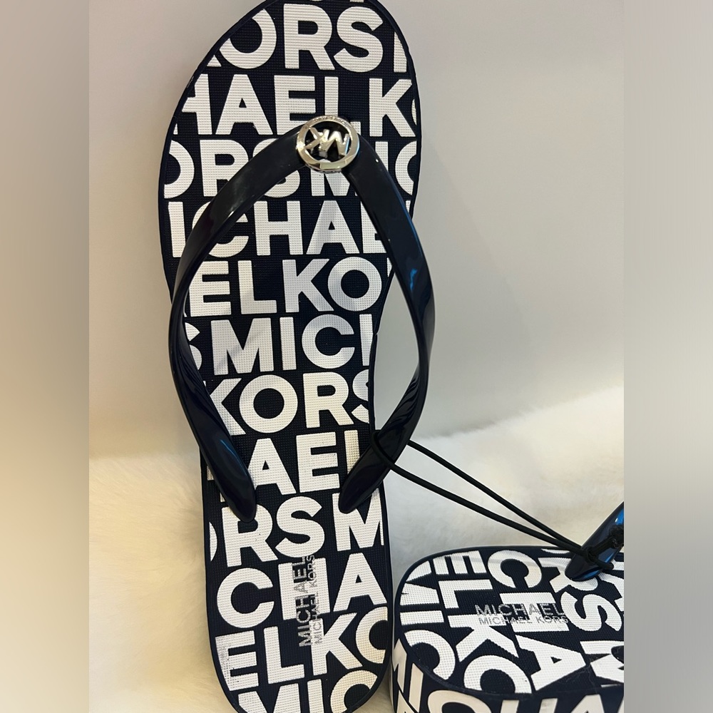 New! Michael Kors Signature Logo Flip Flops Women’s Wedge Sandals. Size: 11